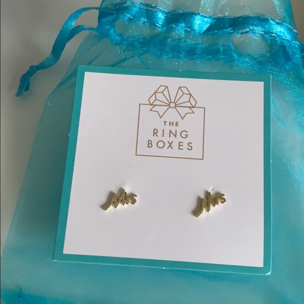 NWOT Gold Mrs. Earrings